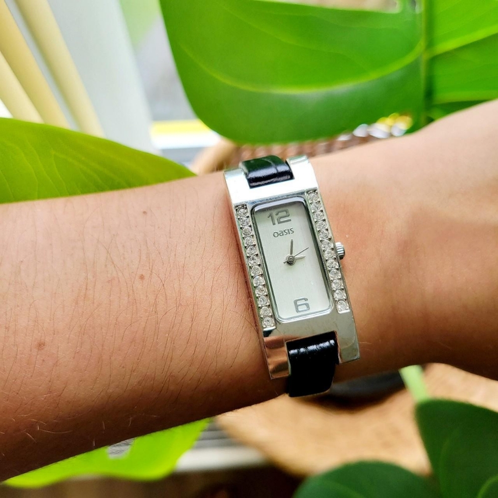 Classic Oasis Rhinestone Watch - Picture 4 of 12